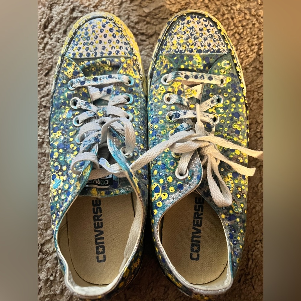 Converse shoes 2 pairs